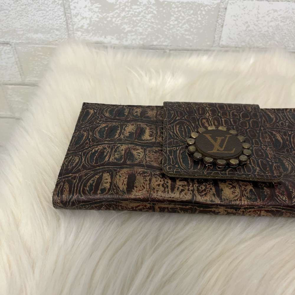 Keep It Gypsy Upcycled Croc Embossed Leather Large Wallet - Picture 4 of 8
